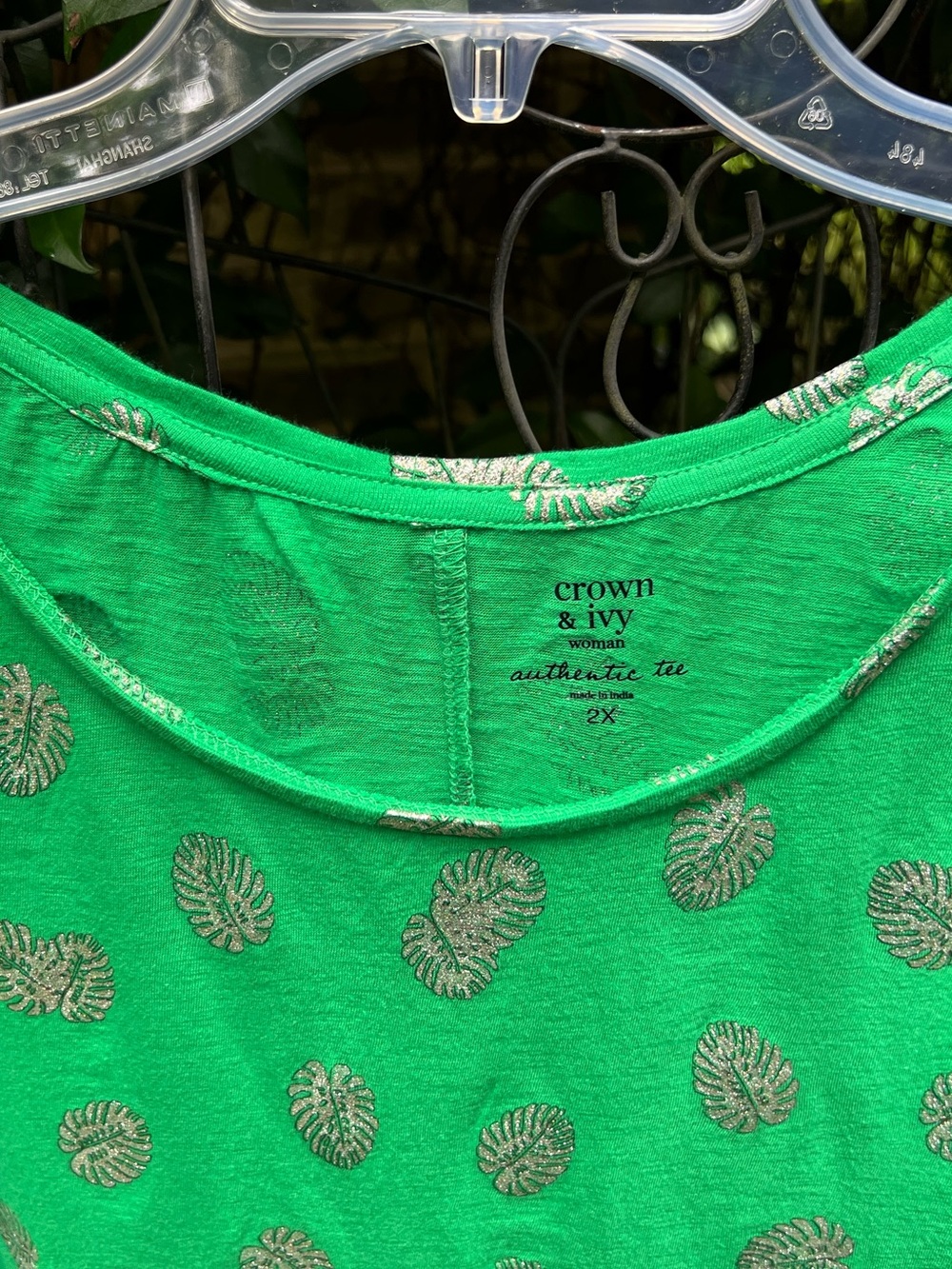 Crown & Ivy Tunic Top- in excellent NWOT condition. - Picture 4 of 7